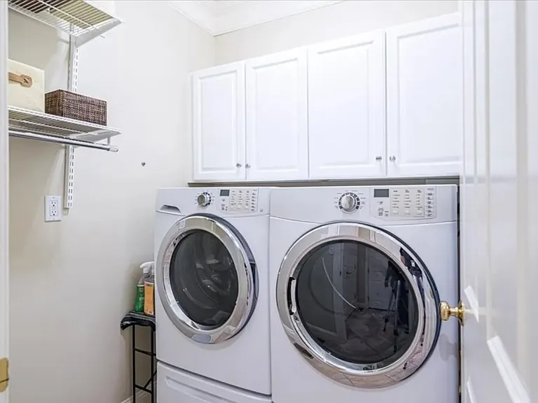 68 Charles Ct — Photo 26