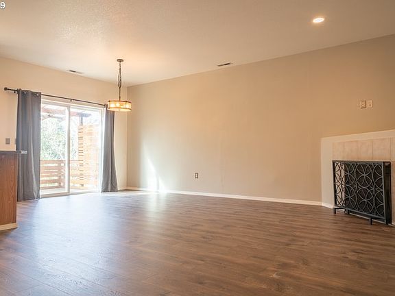 3rd image of 1871 SE 30th Ave