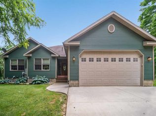 6881 Moreland Rd, Jonesville, MI 49250