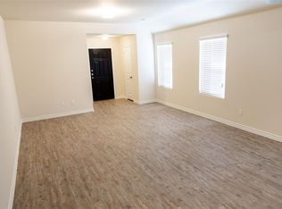 1604 E Cardinal Dr, Ennis, TX 75119