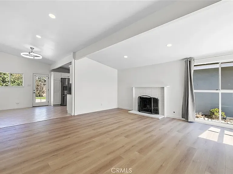 1027 N Greer Ave — Photo 5
