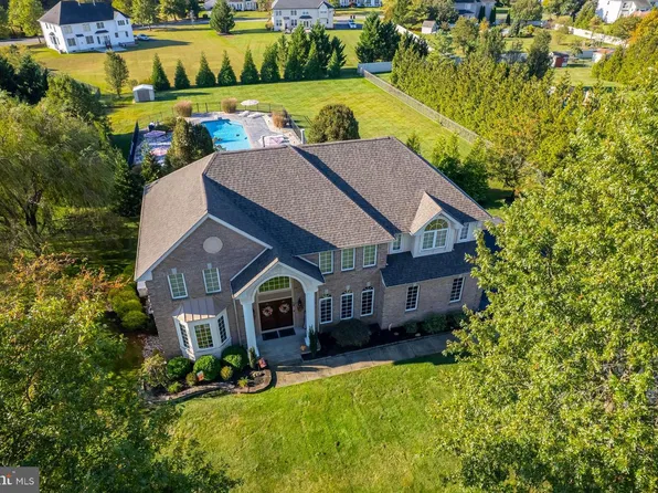 18 Morning Glory Cir, Mullica Hill, NJ 08062