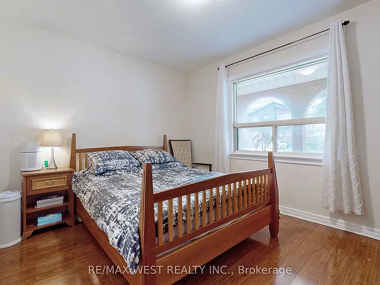 139 Ranee Ave #MAIN FLOOR — Photo 20