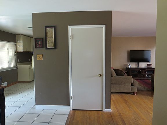 4th image of 3853 W Girard Ave