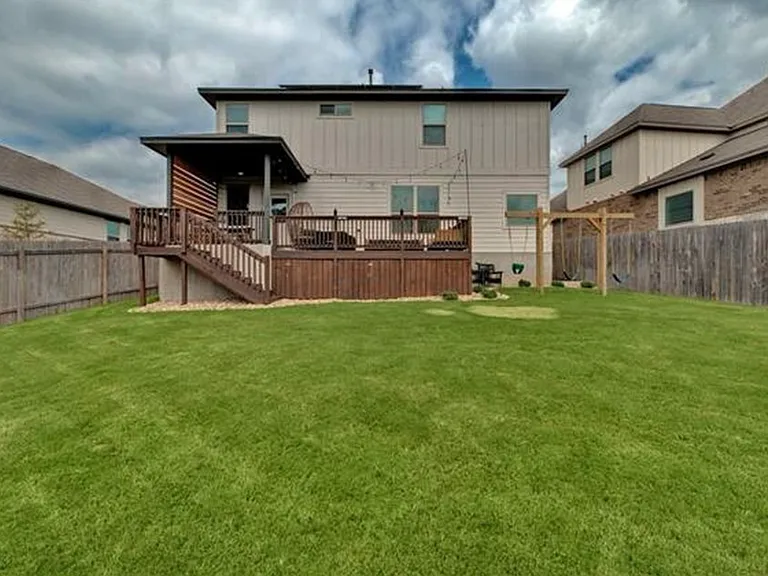 1404 Goldilocks Ln — Photo 31
