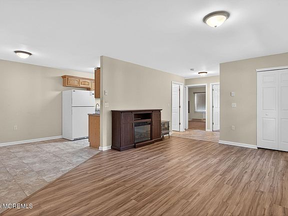 4th image of 91F Buckingham Drive #F