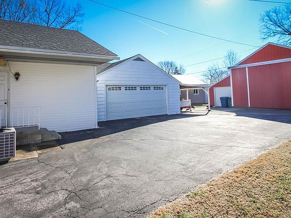 2nd image of 218 W Warwick Dr
