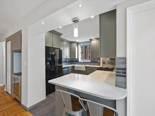 629 Kappock Street image 22 of 38