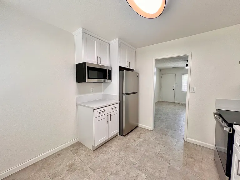 Eat-in Kitchen