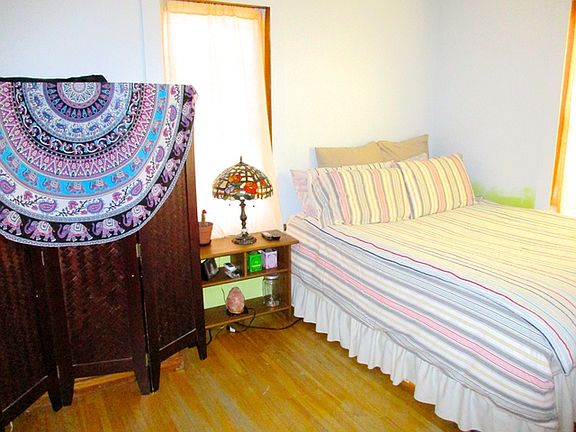 2nd image of 2310 W Granville Ave APT 2S