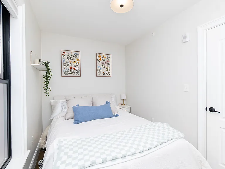 498 Sumner St #3 — Photo 8