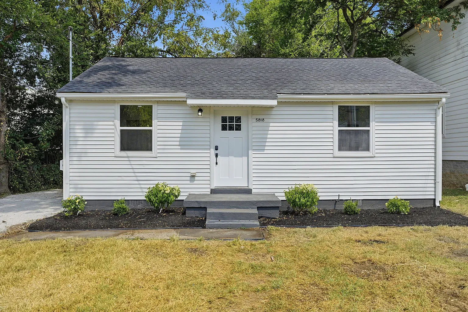 2 bed, 766 sqft, $1,925 — Photo 2