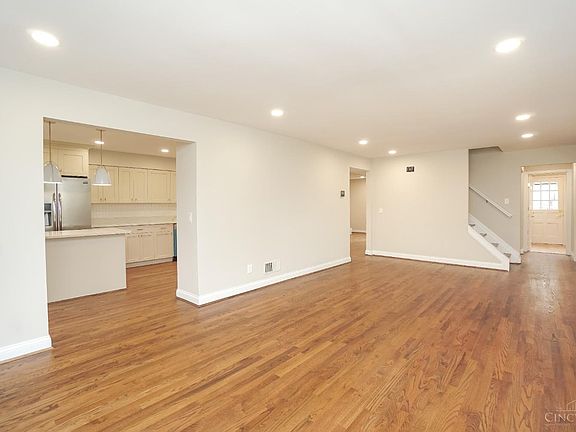5th image of 7607 Carriage Ln