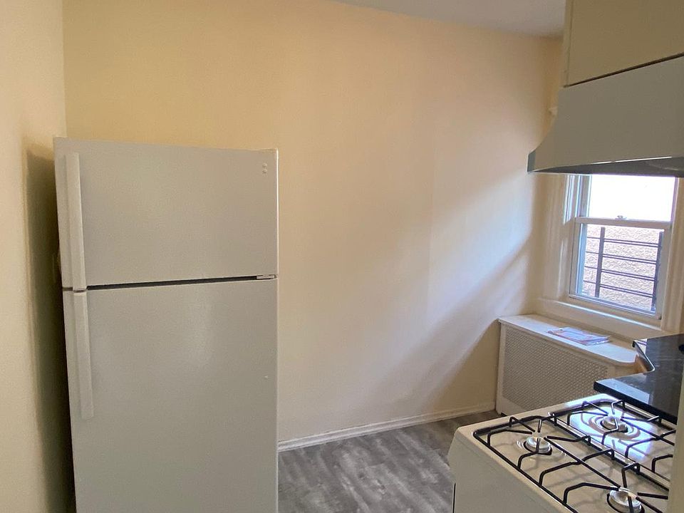 1st image of 122 Westervelt Ave #1F