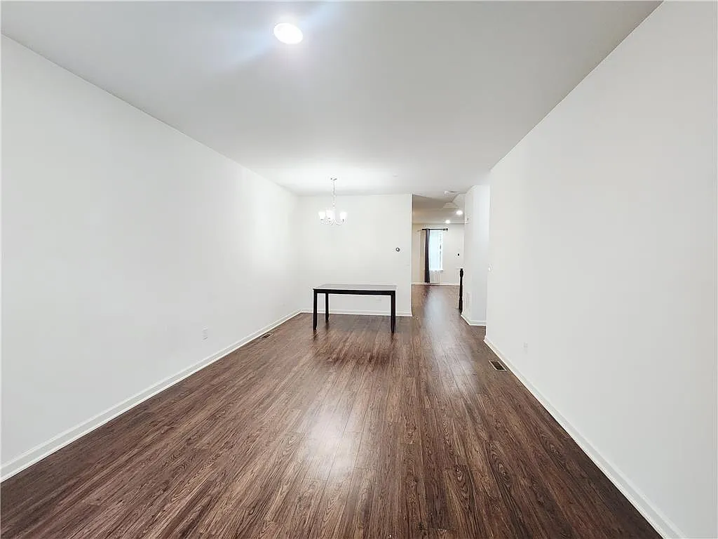 3 bed, 2.5 bath, 2575 sqft, $2,950 — Photo 4