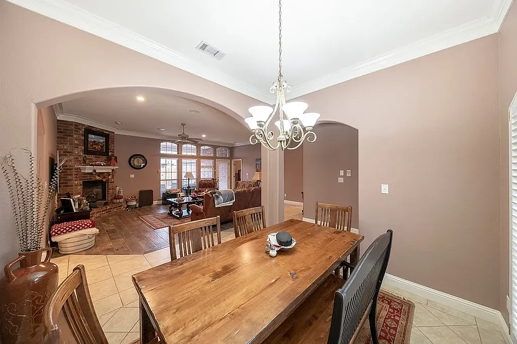 3 bed, 2333 sqft, $3,000 — Photo 4