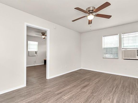 3rd image of 915 Eleanor St APT B