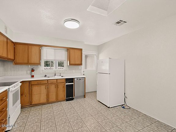 2nd image of 475 Colorado Ave