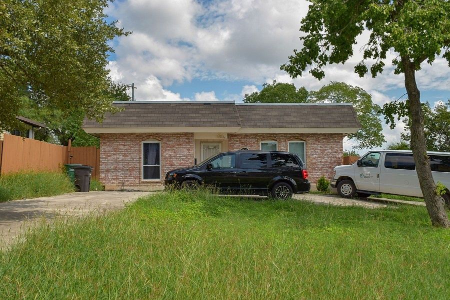 1st image of 4614 Golf View Dr