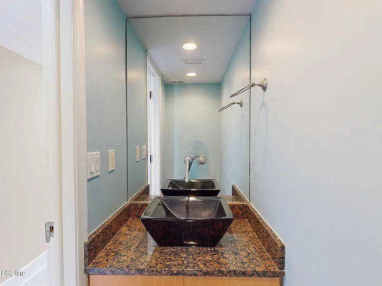 2100 Ocean Dr #Penthouse 2 — Photo 14