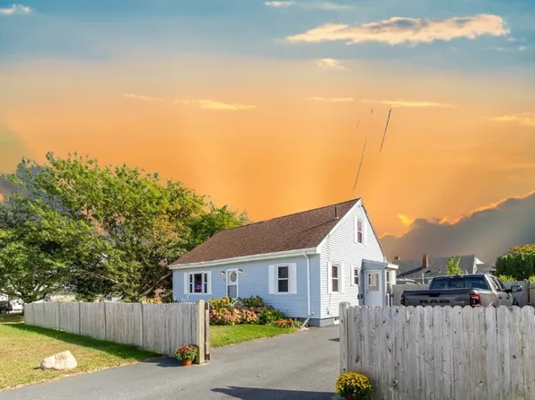 22 Aquidneck St, New Bedford, MA 02744