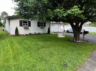 3412 Willow Dr, Mattoon, IL 61938