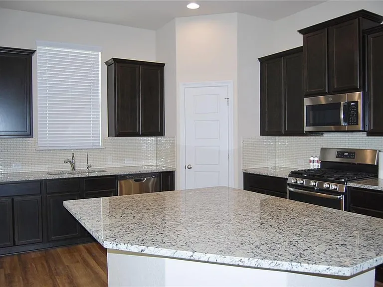 2501 Meyer Cv #B — Photo 6
