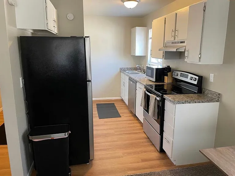 1179 Cree Dr #1 — Photo 4