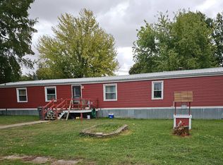 305 E Division St, Gladstone, IL 61437