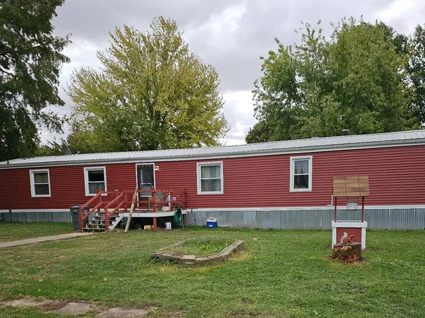 305 E Division St, Gladstone, IL 61437