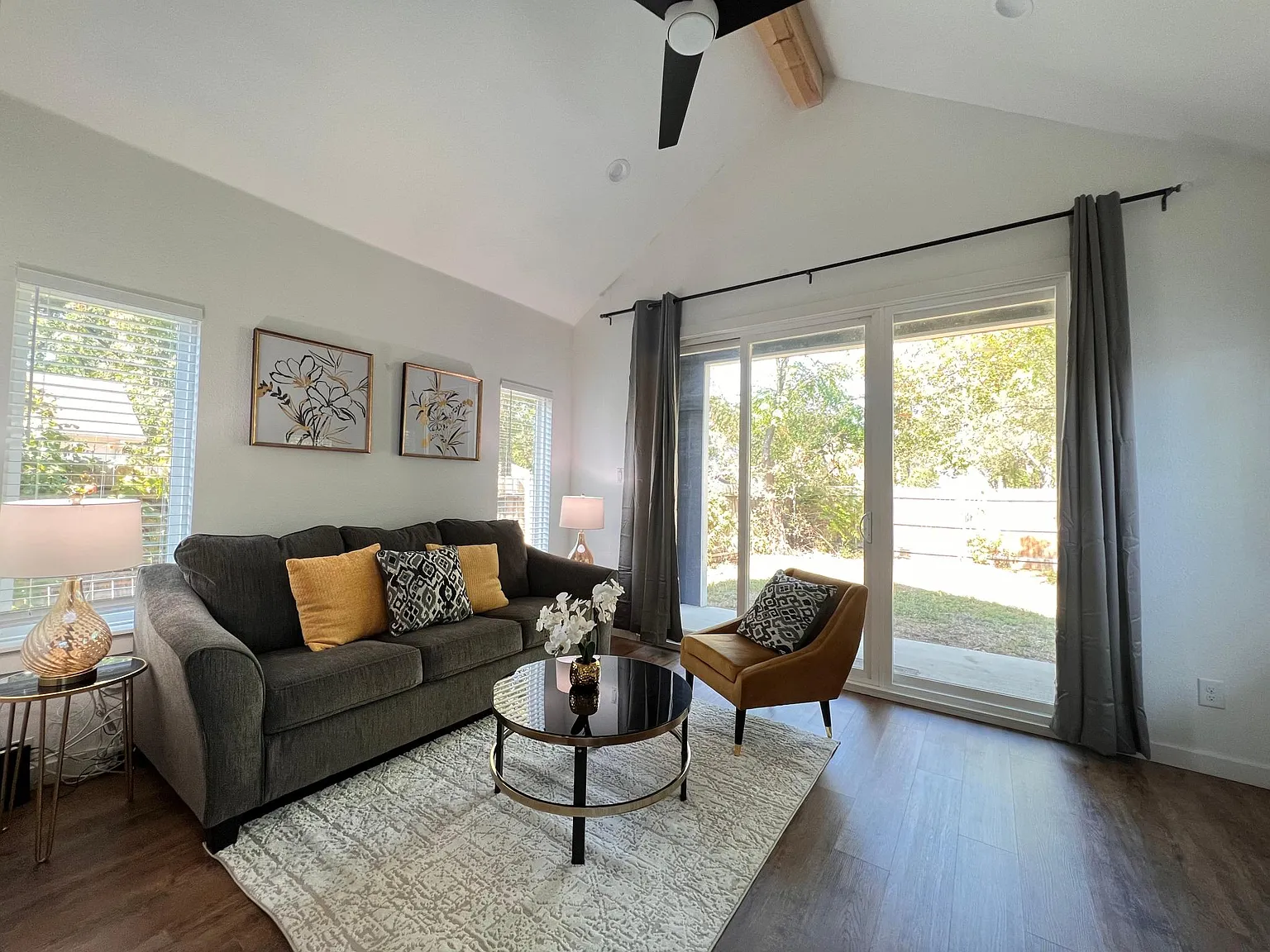 2 bed, 2.5 bath, 1681 sqft, $4,000 — Photo 2
