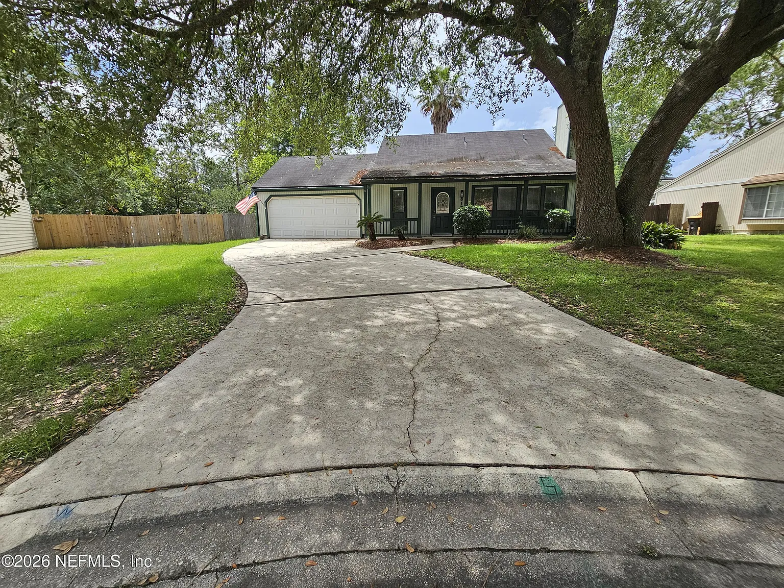 3 bed, 2.0 bath, 1519 sqft, $2,095 — Photo 2
