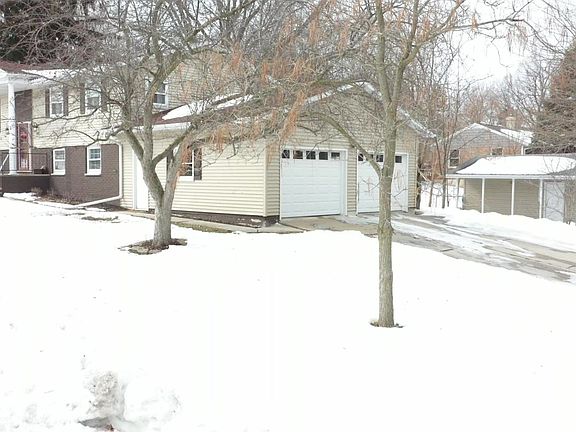Attached & detached garage!