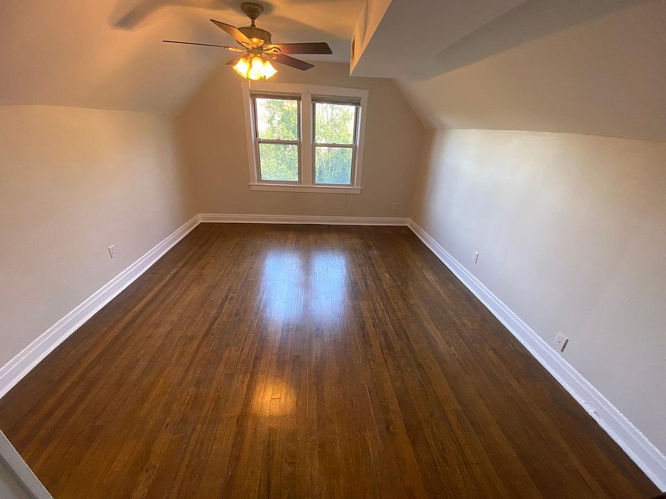 1st image of 3720 N Kenmore Ave APT 3