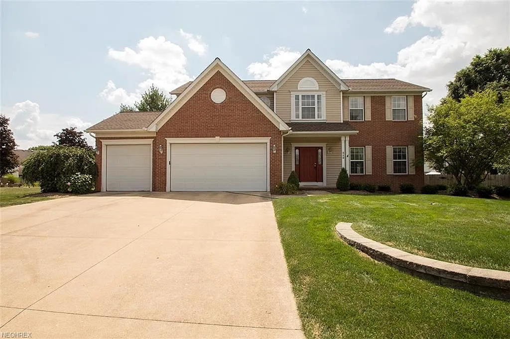 242 Newfield Cir photo 1