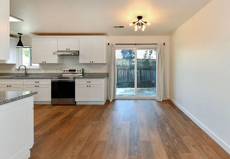 166 Almond Ave #168 — Photo 5