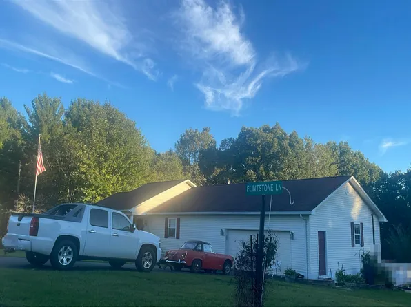 105 Flintstone Dr, Crab Orchard, WV 25827