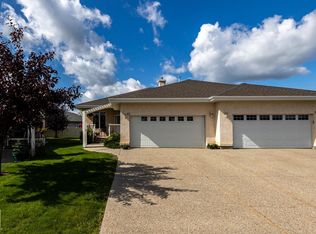 9 Deer Park Dr #13, Spruce Grove, AB T7X4H8