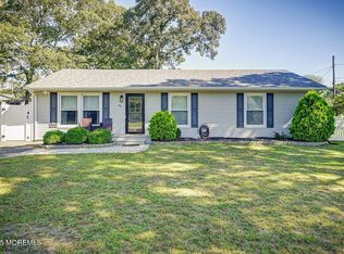 412 Chestnut Dr, Lanoka Harbor, NJ 08734