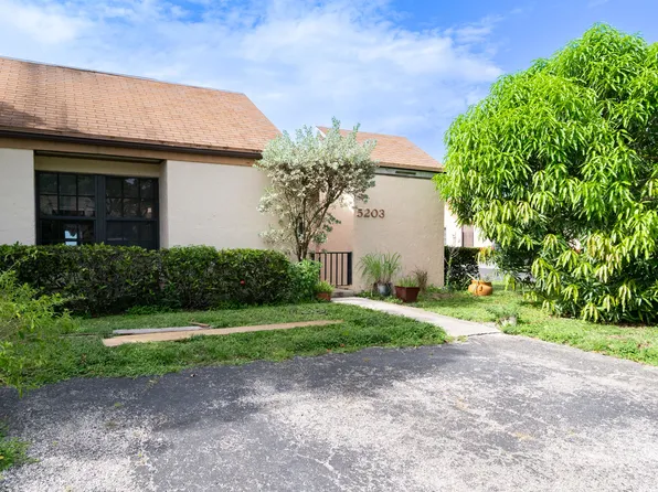 5203 Tarregon Lane, Palm Beach Gardens, FL 33418