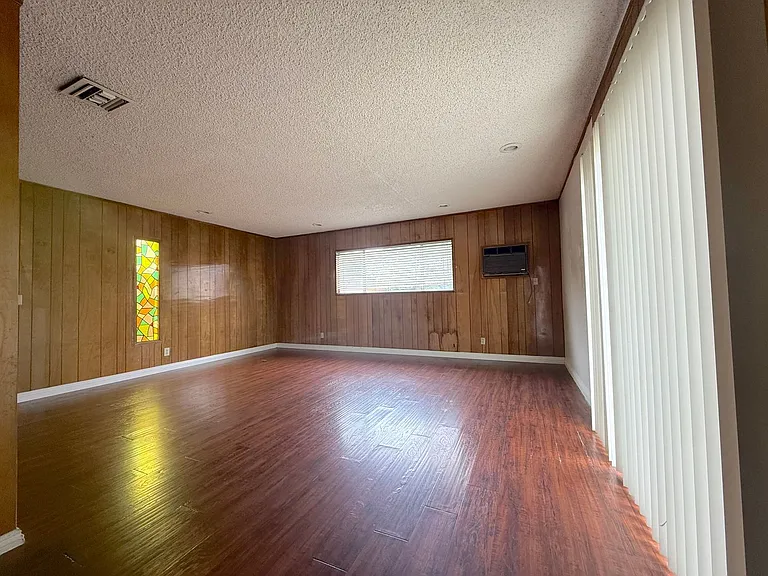 4719 La Presa Ave — Photo 8