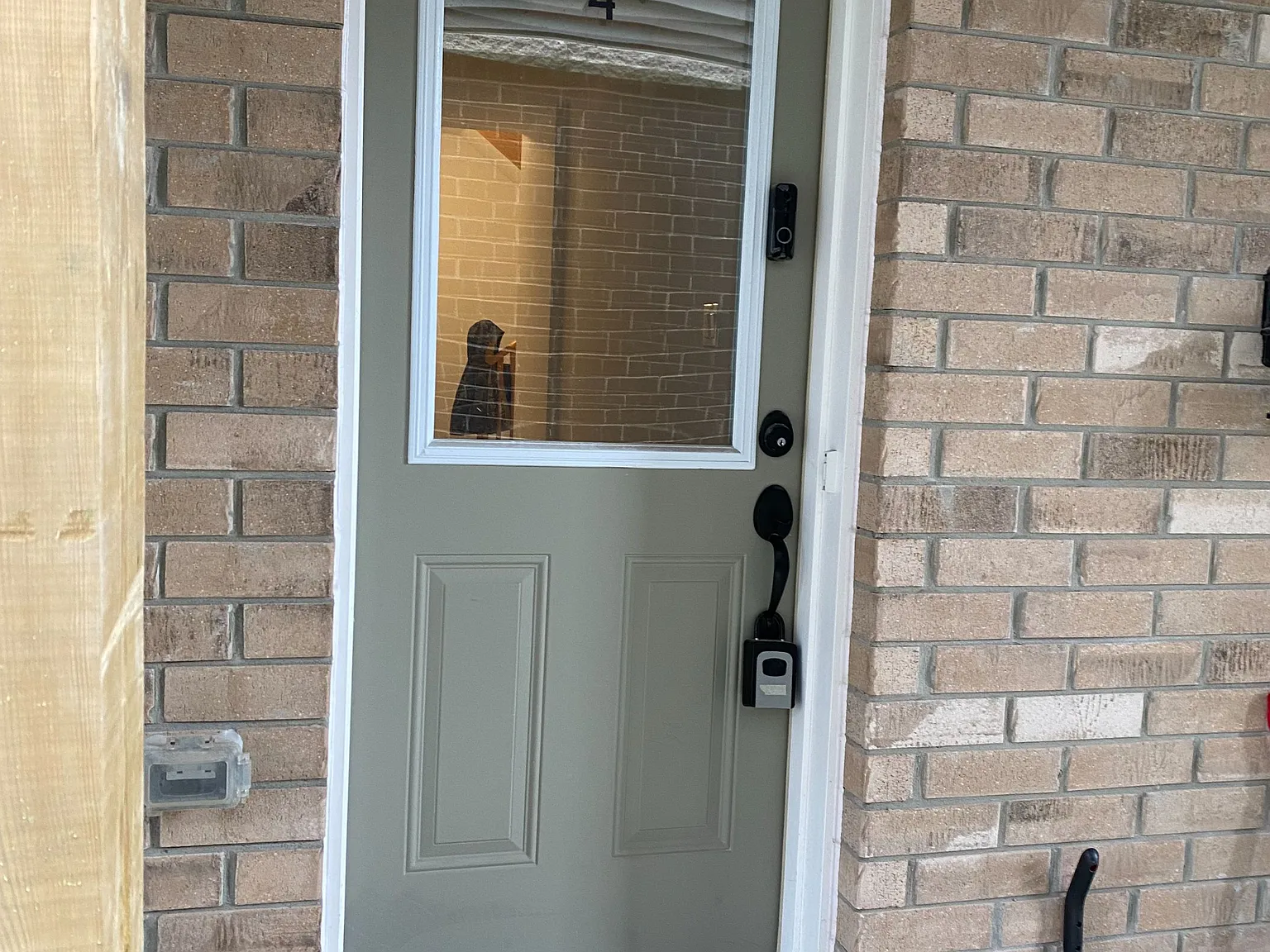 3 bed, $2,200 — Photo 2