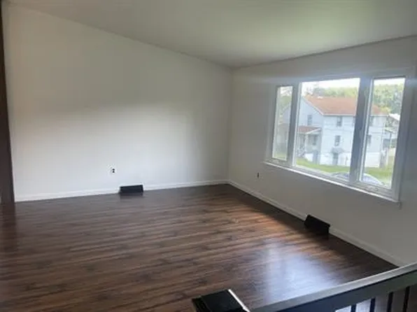 122 5th Ave, Uniontown, PA 15484