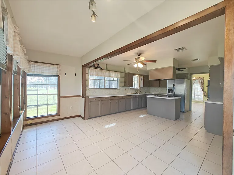 15606 Pinedell Dr — Photo 3