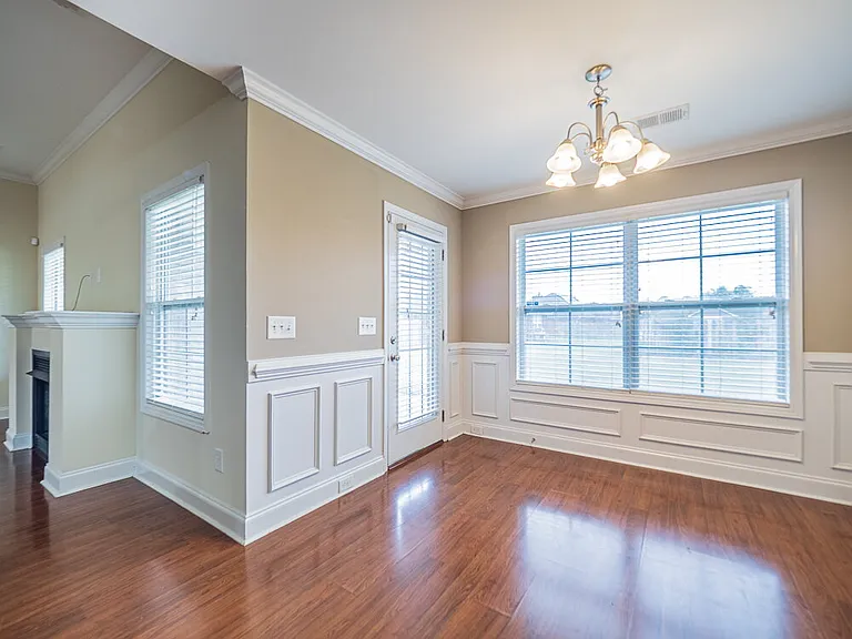 2740 Foxcroft Cir — Photo 18