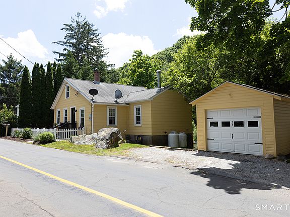 2nd image of 50 Pond Meadow Road
