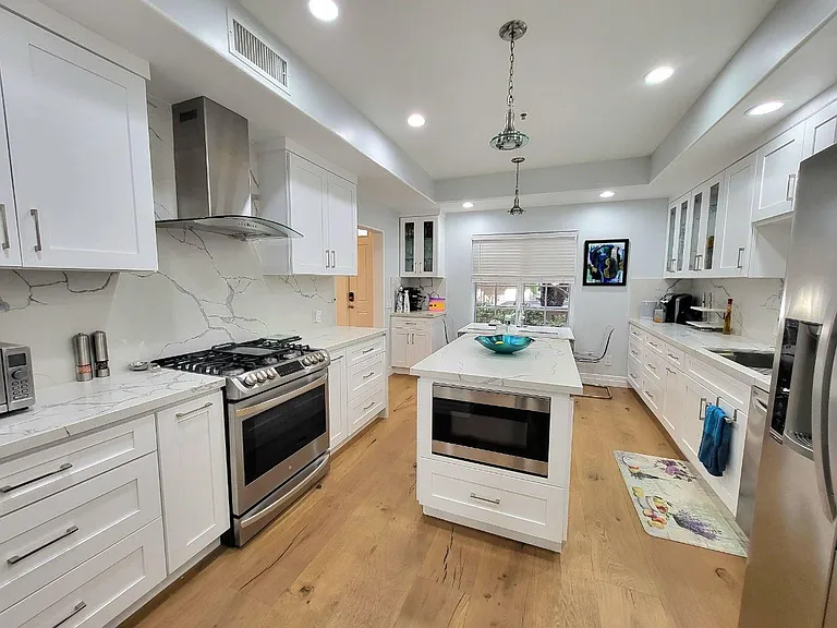 851 N San Vicente Blvd #117 — Photo 9