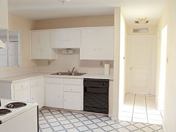 3rd image of 1700 Hamiel Dr
