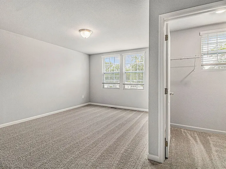 2216 Macatawa Ln — Photo 20