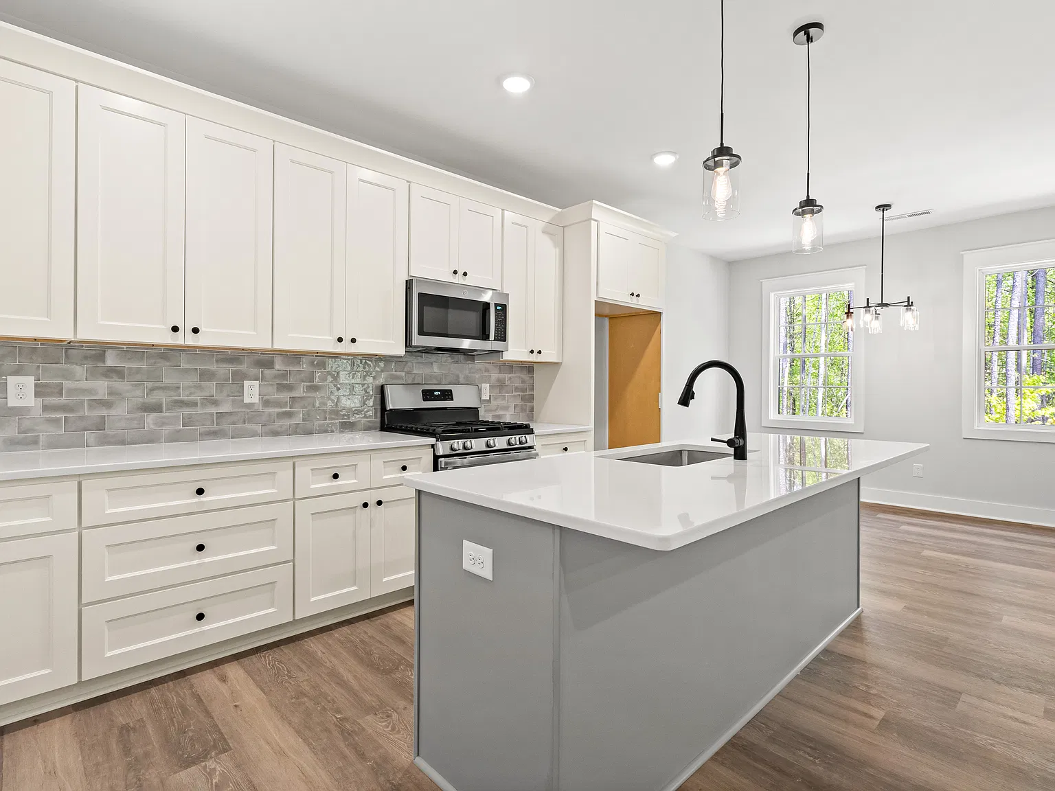5 bed, 3.5 bath, 2888 sqft, $2,795 — Photo 4